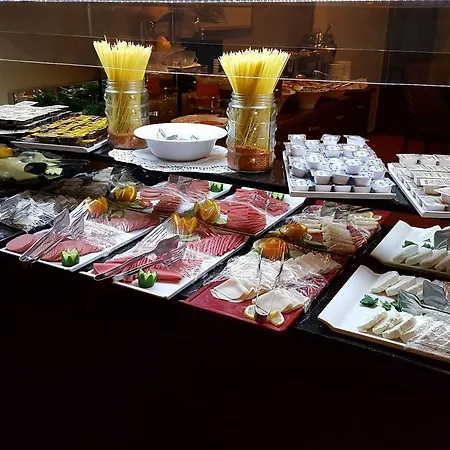 Hotel Ulasan Caravan 4*