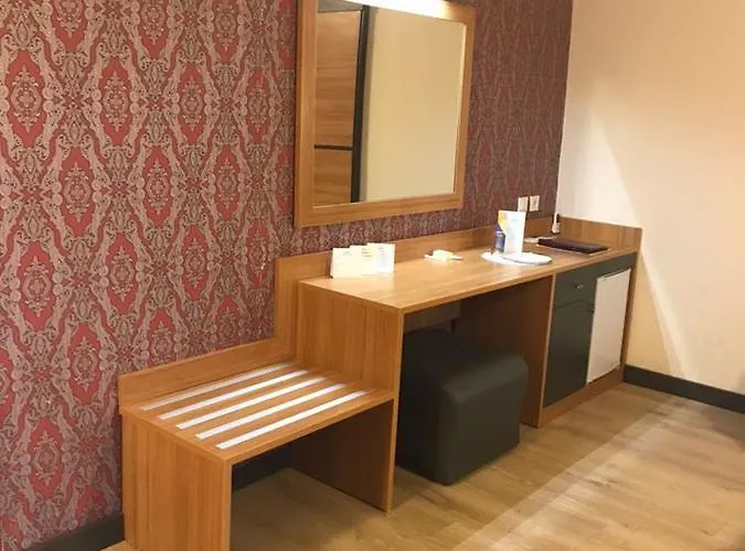 Hotel Ulasan Caravan 4*